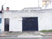 Casa com 01 quarto para locação