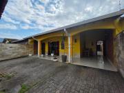 Casa com 03 dormitórios, á 300 metros da praia no Jardim...