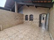 Casa com 03 dormitórios, com edícula e churrasqueira á...