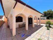 Casa com 03 dormitórios e amplo terreno