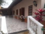 Casa com 03 Dormitórios e Piscina Partenon