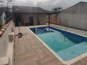Casa com 03 Dormitórios mais piscina Grande em Itanhaém