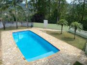 Casa com 03 dormitórios, salão de jogos, piscina e...