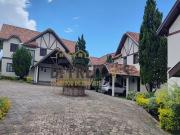 Casa com 03 dorms. / Cond. Place de Geneve / Área de...