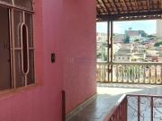 CASA COM 03 LOJAS BEM LOCALIZADA