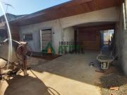 Casa com 03 quartos sendo 01 suíte na região central de...