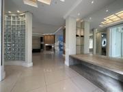 Casa com 04 dormitórios, 03 suítes, piscina, bairro...