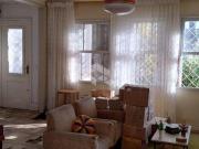 Casa com 04 dormitórios com 1 suíte, no Bairro Medianeira