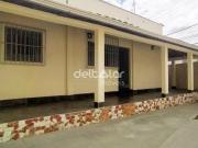 Casa com 04 quartos, sendo 01 suíte e 04 vagas de...