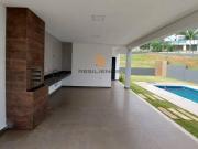 Casa com 04 suítes, 330 m2 de área em condomínio...