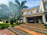 CASA COM 05 DORMITÓRIOS, PISCINA E SAUNA NO CONDOMÍNIO...