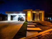 Casa com 05 quartos, 301,58 m2 de área construída a...