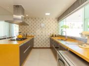 Casa com 06 dormitÃ³rios sendo 03 suÃtes e 04 vagas de...