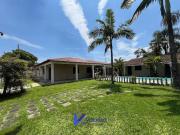 Casa com 07 dormitórios com piscina no Grajaú