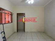 Casa com 100mâ², 2 quartos, 1 vaga ã locaãão no jardim...