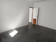 Casa com 1 dormitório para alugar, 50 m² por R$...