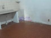 Casa com 1 dormitório para alugar, 50 m² por R$...