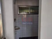 Casa com 1 dormitório para alugar, 70 m² por R$...