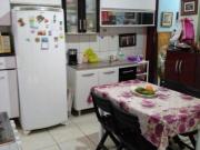CASA COM 1 DORMITÓRIO, SALA COZINHA E BANHEIRO