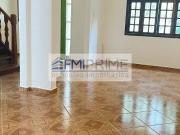 CASA COM 1 VAGA DE GARAGEM E UMA EDÍCULA