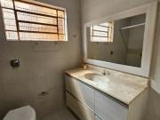 Casa com 3 dormitórios para alugar, 130 m² por R$...