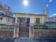 Casa com 2 dormitórios à venda, 182 m² por R$...