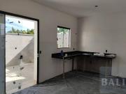Casa com 2 dormitórios à venda, 77 m² por R$ 420.000...