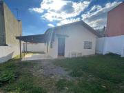 Casa com 2 dormitórios para alugar, 53 m² por R$...