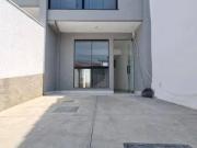 Casa com 2 Quartos e 1 banheiro à Venda, 68 m² por R$...