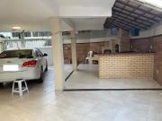Casa com 2 Quartos e 2 banheiros à Venda, 150 m² por R$...