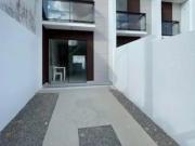 Casa com 2 Quartos e 2 banheiros à Venda, 68 m² por R$...