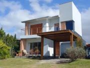 Casa com 2 Quartos e 2 banheiros para Alugar, 118 m² por...