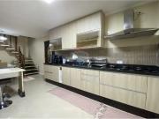 Casa com 2 Quartos e 3 banheiros à Venda, 197 m² por R$...