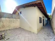 Casa com 2 quartos e espaço para piscina em Itanhaém