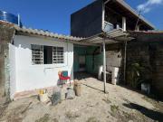 Casa com 2 quartos e espaço para piscina em Peruíbe