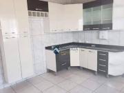 Casa com 2 quartos e piscina