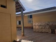 Casa com 2 quartos e salão comercial em Itanhaém