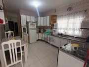 Casa com 2 residências, área construídas de 146m², à...