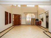 Casa com 2 Residências, Piscina e 557m² – Condomínio... Casa com 2 Residências, Piscina e 557m² – Condomínio...