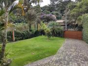 Casa com 2 suítes p/ locação e venda, localizada no km...