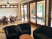 Casa com 311 m² e 6 Quartos