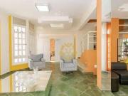 Casa com 379m² com piscina aquecida em ótima localização...