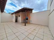 Casa com 3 dormitÃ³rios localizada no Jd. Regina para...