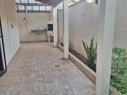 Casa com 3 dormitórios para alugar, 115 m² por R$...