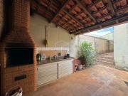 Casa com 3 dormitÃ³rios para alugar, 147 mÂ² por R$...