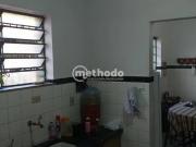 Casa com 3 dormitórios para alugar, 190 m² por R$...