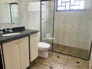 Casa com 3 dormitÃ³rios para alugar, 221 mÂ² por R$...