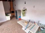 Casa com 3 dormitórios para alugar, 249 m² por R$...