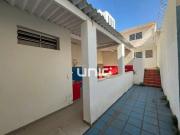 Casa com 3 dormitÃ³rios para alugar, 256 mÂ² por R$...