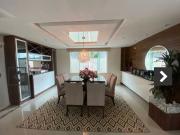 Casa com 3 dormitãrios/ quartos sendo 3 suãtes no bairro...